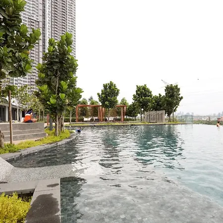 Lovely 3-Bedroom W Pool 7 Pax - Jalan Cheras Kuala Lumpur Luaran gambar