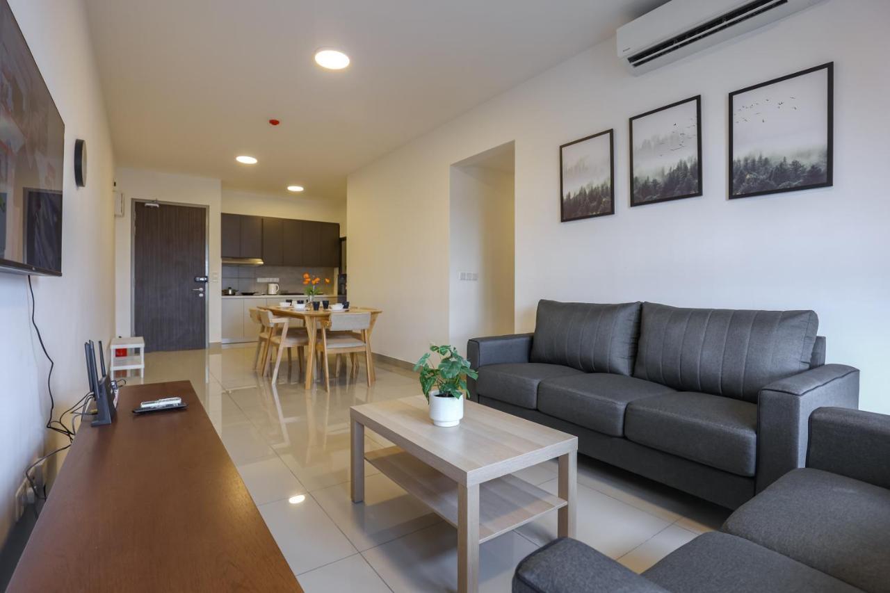 Lovely 3-bedroom W Pool 7 Pax - Jalan Cheras Kuala Lumpur