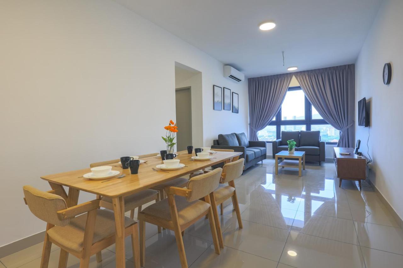 Lovely 3-bedroom W Pool 7 Pax - Jalan Cheras *