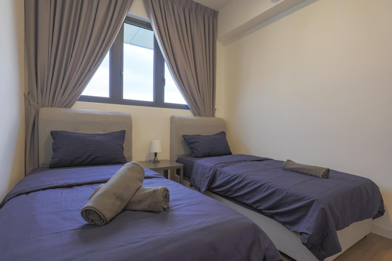 Lovely 3-bedroom W Pool 7 Pax - Jalan Cheras * Kuala Lumpur